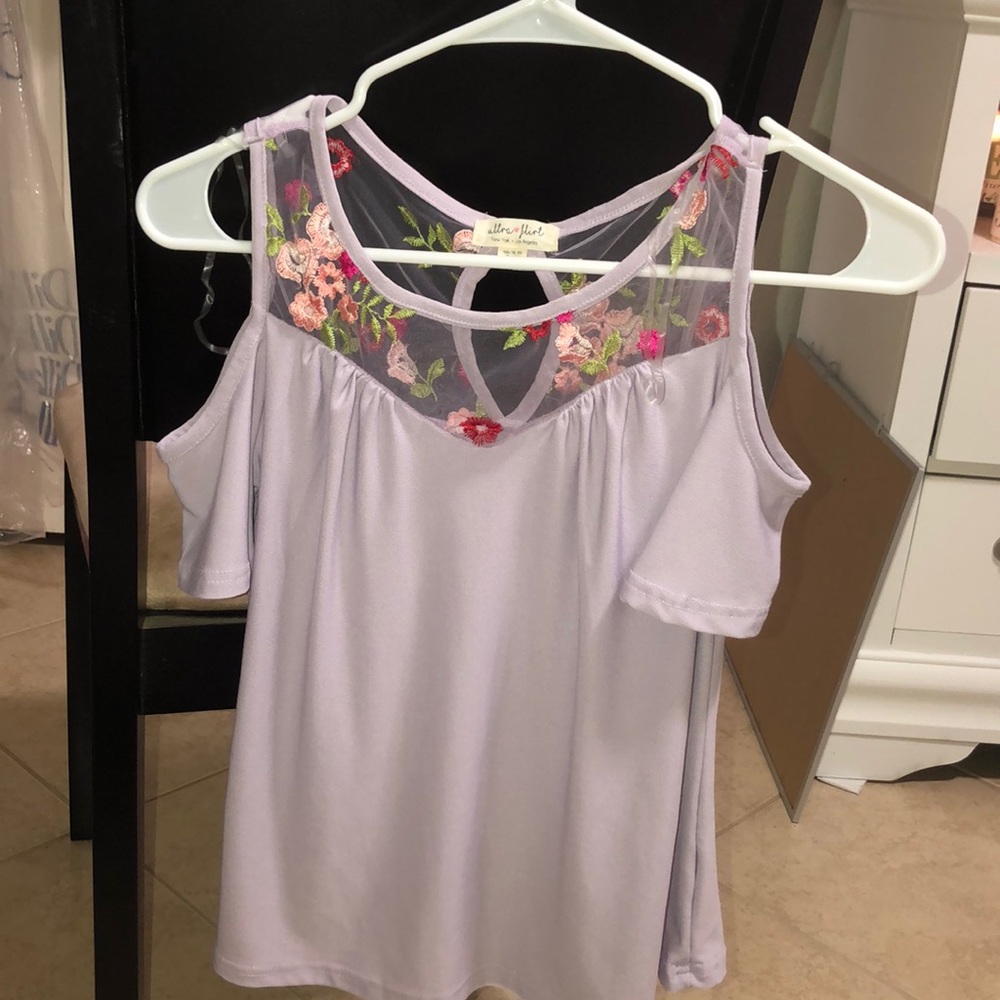 no-shoulder purple top